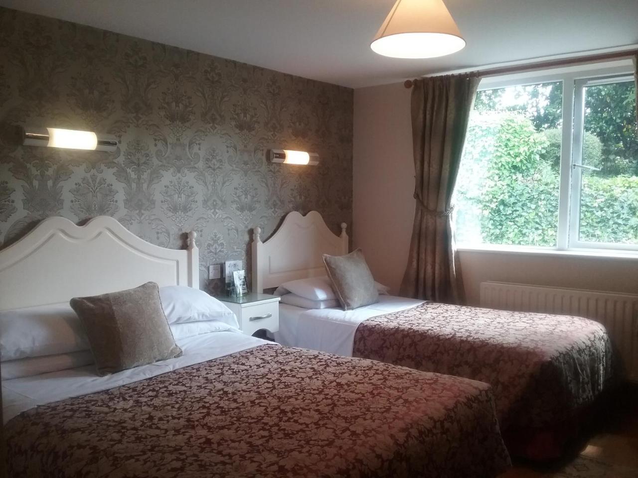 Ashleigh House 2*